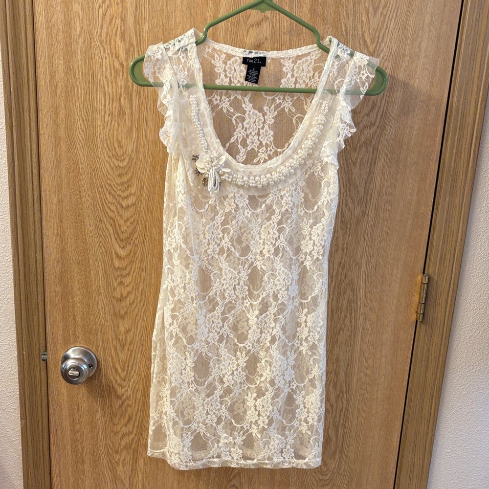 Y2K Long Cream Lace Sleeveless Shirt